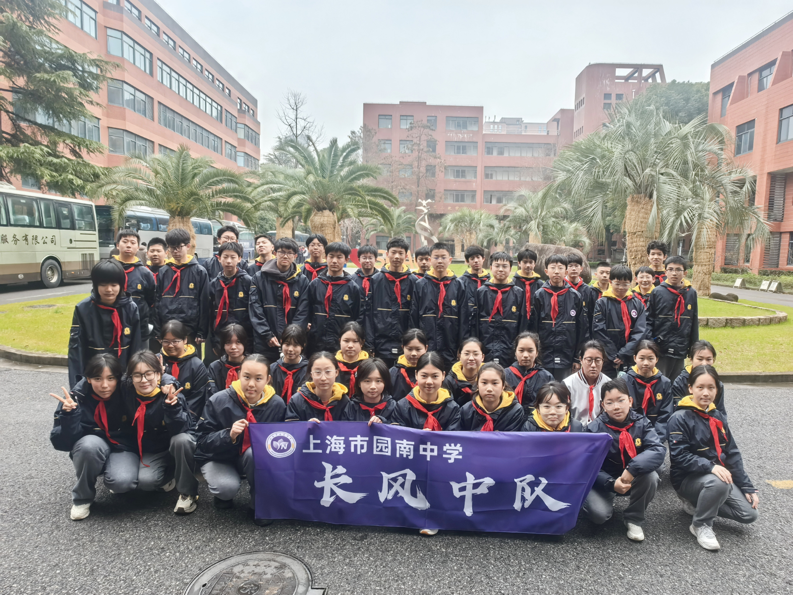 2班集体照.jpg 2班集体照.jpg