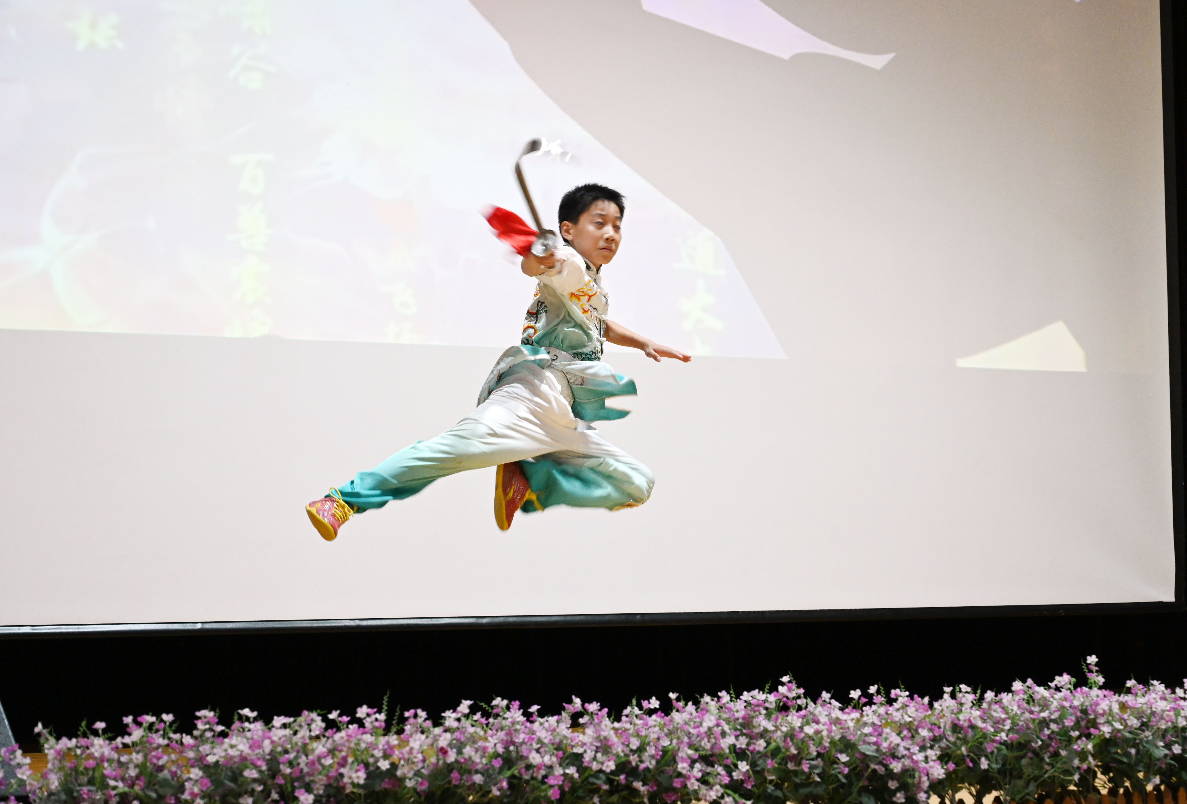 d6605183a3a10d5a9c9ed925e564e1b.jpg